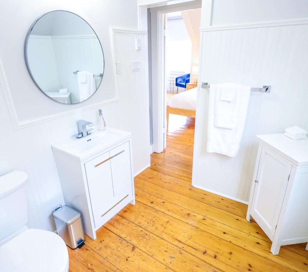 Mahone Bay Bed And Breakfast Bed & Breakfast Mahone Bay