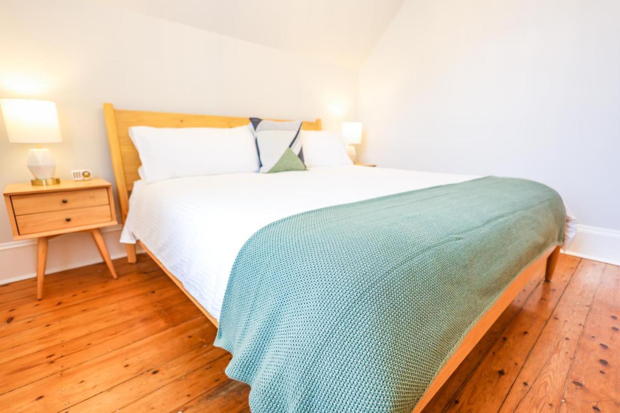 Mahone Bay Bed And Breakfast Bed & Breakfast